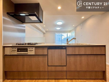 �L�b�`�� ��Ƃ����₷���V�X�e���L�b�`���ł��I���[����������t���Ă���̂ŁA�����X�y�[�X�ɕ���u���Ȃ��čςނ̂ŁA�L�X�g���āA���K�ɍ�Ƃ��ł��܂��I