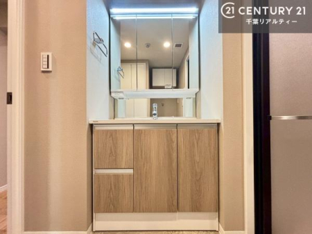 ���ʑ�E���ʏ� �O�ʋ��d�l�̐��ʏ��́A�g�����Ȃ݂����₷������I���͎��[�ɂȂ��Ă��܂��B�h���C���[�₨���ϓ����Еt������̂Ő��ʑ������X�b�L���ƌ����邱�Ƃ��o���܂��I