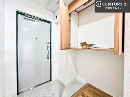 ���� �V���[�Y�{�b�N�X�t���Ȃ̂ŁA���ւ��Еt�����|�������₷���ł��I
�X�b�L���������ւŌ˂��J�����u�ԁA�������̂���S�n������Ԃ��o�}���Ă���܂��B