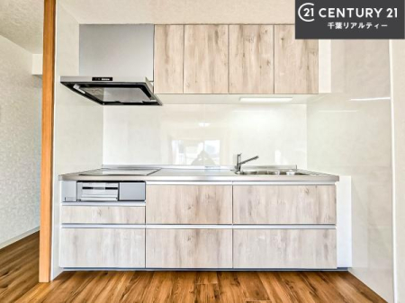 �L�b�`�� ��Ƃ肠�钲���X�y�[�X�ō�Ƃ����₷�����K�ȃL�b�`���ł��I
���q�l�ƈꏏ�ɂ��َq������y���߂�L�X�X�y�[�X�ł��B�y�����������ԂɂȂ肻���ł��ˁI