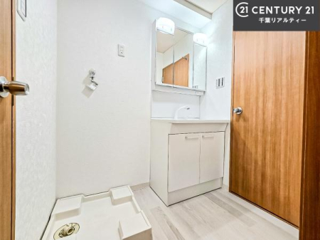 ���ʑ�E���ʏ� �O�ʋ��d�l�̐��ʏ��́A�g�����Ȃ݂����₷������I���͎��[�ɂȂ��Ă��܂��B�h���C���[�₨���ϓ����Еt������̂Ő��ʑ������X�b�L���ƌ����邱�Ƃ��o���܂��I