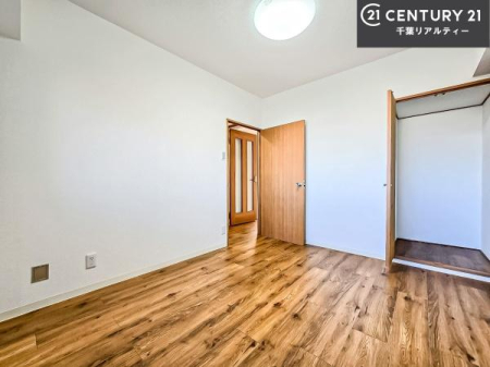 �Q�� �D���������������ޗm���́A���̖ڊo�߂��C�������ǂ������ł��ˁB���������Ԃ��������Ɖ߂������Ƃ��ł��܂��B�D�����F�����̃t���[�����O���ǂ�ȉƋ�ɂ��}�b�`���܂��I