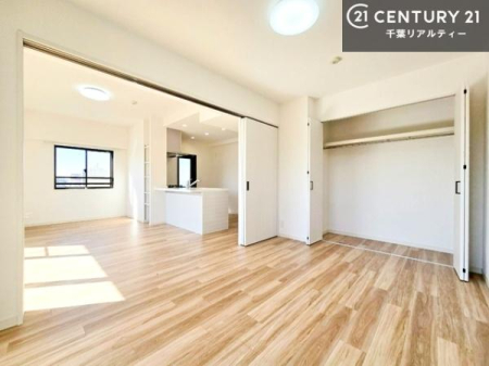 �m�� �N���[�[�b�g������A���[�͂̍��������́B
����������������ۂĂ܂��B