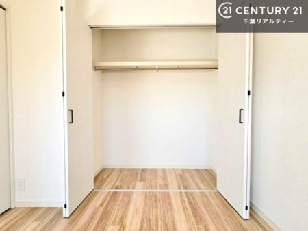 ���[ �S�����Ɏ��[�������B
�e���������Ƃɂ���������[�X�y�[�X���m�ۂ��Ă���A�Z��Ԃ���������L���g���܂��B