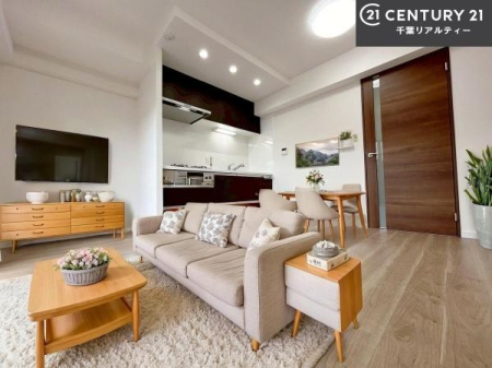 ���r���O �Ƌ��CG�p�[�X�ł��B�S�n�ǂ����r���O�͉Ƒ������R�ƏW�܂�܂��B�Ƒ��c�R�̎��Ԃ����������ł��B���Ƒ��ƁA����w�[���������Ԃ��߂��������ł��ˁB���邭�J���I�ȋ�Ԃł��B