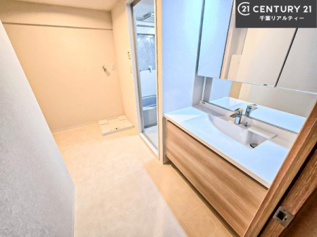 ���ʑ�E���ʏ� �O�ʋ��d�l�̐��ʏ��́A�g�����Ȃ݂����₷������I���͎��[�ɂȂ��Ă��܂��B�h���C���[�₨���ϓ����Еt������̂Ő��ʑ������X�b�L���ƌ����邱�Ƃ��o���܂��I