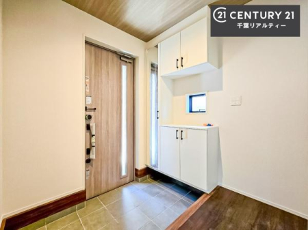 ���� �V���[�Y�{�b�N�X�t���Ȃ̂ŁA���ւ��Еt�����|�������₷���ł��I
�X�b�L���������ւŌ˂��J�����u�ԁA�������̂���S�n������Ԃ��o�}���Ă���܂��B