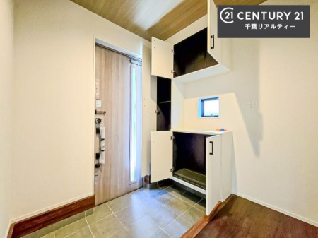 ���� �V���[�Y�{�b�N�X�t���Ȃ̂ŁA���ւ��Еt�����|�������₷���ł��I
�X�b�L���������ւŌ˂��J�����u�ԁA�������̂���S�n������Ԃ��o�}���Ă���܂��B