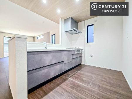 �L�b�`�� ��Ƃ肠�钲���X�y�[�X�ō�Ƃ����₷�����K�ȃL�b�`���ł��I
���q�l�ƈꏏ�ɂ��َq������y���߂�L�X�X�y�[�X�ł��B�y�����������ԂɂȂ肻���ł��ˁI