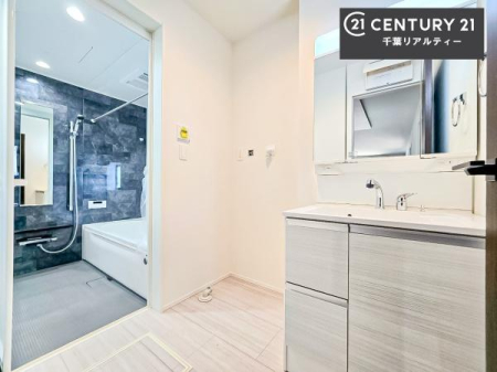 ���ʑ�E���ʏ� �O�ʋ��d�l�̐��ʏ��́A�g�����Ȃ݂����₷������I���͎��[�ɂȂ��Ă��܂��B�h���C���[�₨���ϓ����Еt������̂Ő��ʑ������X�b�L���ƌ����邱�Ƃ��o���܂��I