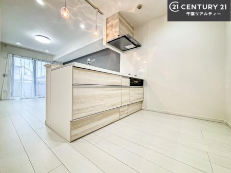 �L�b�`�� ��l�C�̑Ζʎ��V�X�e���L�b�`�����̗p���Ă��܂��I���Ƒ��̃R�~���j�P�[�V���������R�Ƒ�����݌v�ł��B
���q�l�ɂ��ڂ��͂��̂Ŋ������ł��ˁB�L�X�g���ĉ��K�ɍ�Ƃ��i�݂܂��I