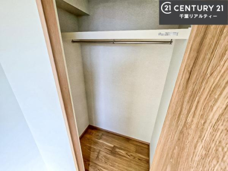 ���[ �S�����Ɏ��[�������B
�e���������Ƃɂ���������[�X�y�[�X���m�ۂ��Ă���A�Z��Ԃ���������L���g���܂��B