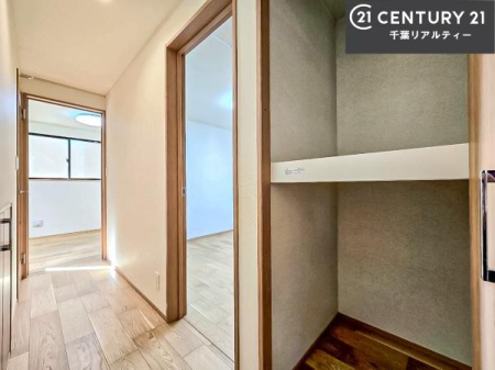 ���[ 1�K�z�[���ɕ֗��Ȏ��[��ݒu�B
�O�o���Ɏg������|���p��̎��[�ɕ֗��ŁA���ւ܂�����������ۂĂ܂��B