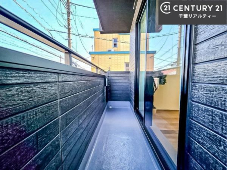 �o���R�j�[ ���r���O����Ȃ���o���R�j�[�B
�����Ɖ��O�����₩�ɂȂ���A���邳�ƊJ���������o���܂��B�����������ǍD�ł��I