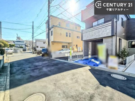 �O�ʓ��H�܂ތ��n�ʐ^ �S�䂭�܂Ō��n����������������悤�A�����ē��̂��p�ӂ������Ă���܂��B���C�y�ɂ��₢���킹�̏�A���z�̕�炵�ւ̈�������i�߂���������