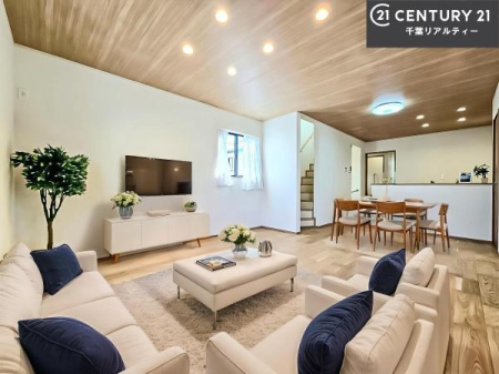 ���r���O �Q�K���r���O�Ȃ̂ŊO������̎������͂��ɂ����A�J�����Ɨ��������𗼗��B
�Ƒ��c���̎��Ԃ͂������A���났�̂ЂƂƂ����������y���߂܂��B�Ƌ��CG�p�[�X�ł��I