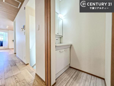 ���ʑ�E���ʏ� �O�ʋ��d�l�̐��ʏ��́A�g�����Ȃ݂����₷������I���͎��[�ɂȂ��Ă��܂��B�h���C���[�₨���ϓ����Еt������̂Ő��ʑ������X�b�L���ƌ����邱�Ƃ��o���܂��I