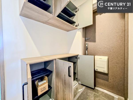 ���� �V���[�Y�{�b�N�X�t���Ȃ̂ŁA���ւ��Еt�����|�������₷���ł��I
�X�b�L���������ւŌ˂��J�����u�ԁA�������̂���S�n������Ԃ��o�}���Ă���܂��B