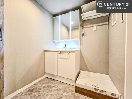 ���ʑ�E���ʏ� �O�ʋ��d�l�̐��ʏ��́A�g�����Ȃ݂����₷������I���͎��[�ɂȂ��Ă��܂��B�h���C���[�₨���ϓ����Еt������̂Ő��ʑ������X�b�L���ƌ����邱�Ƃ��o���܂��I