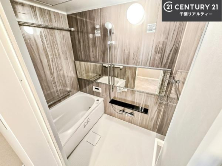 ���� �L�X�o�X�ň���̔������t���b�V���B�����L�΂���̂ŁA�����ɂ��������ƐZ����܂��ˁI�����̃o�X�^�C�����y���݂ɂȂ�܂��B