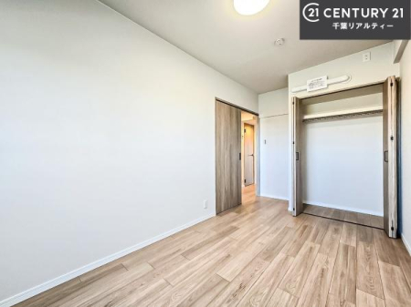 �Q�� �D���������������ޗm���́A���̖ڊo�߂��C�������ǂ������ł��ˁB���������Ԃ��������Ɖ߂������Ƃ��ł��܂��B�D�����F�����̃t���[�����O���ǂ�ȉƋ�ɂ��}�b�`���܂��I