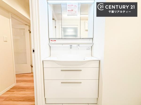 ���ʑ�E���ʏ� �O�ʋ��d�l�̐��ʏ��́A�g�����Ȃ݂����₷������I���͎��[�ɂȂ��Ă��܂��B�h���C���[�₨���ϓ����Еt������̂Ő��ʑ������X�b�L���ƌ����邱�Ƃ��o���܂��I