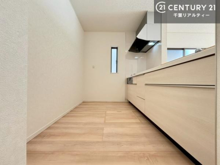 �L�b�`�� ��Ƃ肠�钲���X�y�[�X�ō�Ƃ����₷�����K�ȃL�b�`���ł��I
���q�l�ƈꏏ�ɂ��َq������y���߂�L�X�X�y�[�X�ł��B�y�����������ԂɂȂ肻���ł��ˁI