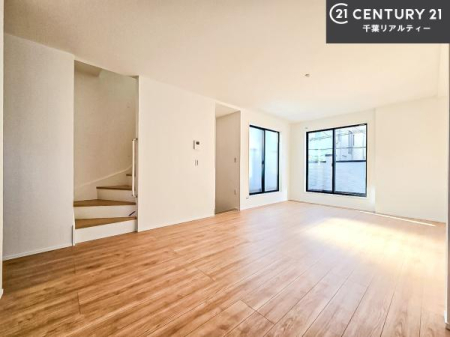 ���r���O �D�����z���܂肪���r���O����ł���ċ��S�n�̗ǂ���Ԃ����o���Ă���܂��I
���R�ƉƑ����W����b��������S�n�悢��ԁI