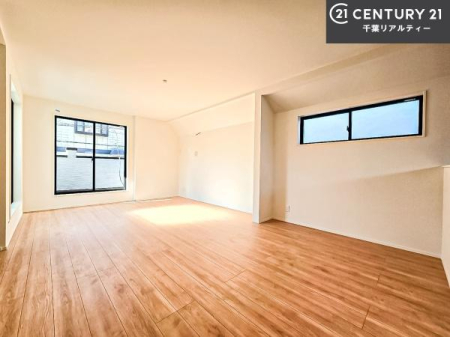 ���r���O �D�����z���܂肪���r���O����ł���ċ��S�n�̗ǂ���Ԃ����o���Ă���܂��I
���R�ƉƑ����W����b��������S�n�悢��ԁI