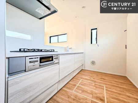 �L�b�`�� ��l�C�̑Ζʎ��V�X�e���L�b�`�����̗p���Ă��܂��I���Ƒ��̃R�~���j�P�[�V���������R�Ƒ�����݌v�ł��B
���q�l�ɂ��ڂ��͂��̂Ŋ������ł��ˁB�L�X�g���ĉ��K�ɍ�Ƃ��i�݂܂��B