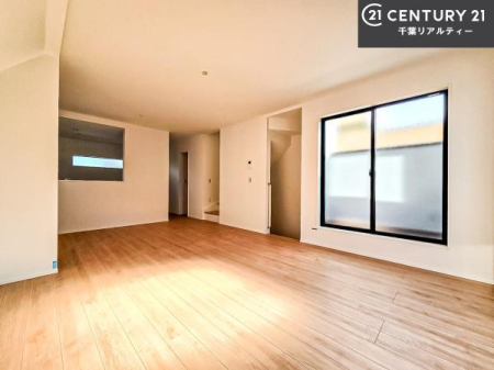 ���r���O ��؂ȉƑ����W�܂邩�炱��LDK�ɂ͂�����肽���B
�q�����������C�ɏ΂��Ȃ��瑖�����Ă���p�����������u�L���Ƃɂ��ėǂ������v�Ǝv���u�Ԃł��B