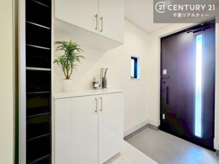 ���� �V���[�Y�{�b�N�X�t���Ȃ̂ŁA���ւ��Еt�����|�������₷���ł��I
�X�b�L���������ւŌ˂��J�����u�ԁA�������̂���S�n������Ԃ��o�}���Ă���܂��B