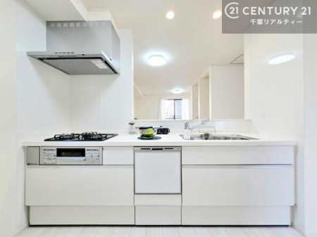 �L�b�`�� ��l�C�̑Ζʎ��V�X�e���L�b�`�����̗p���Ă��܂��I���Ƒ��̃R�~���j�P�[�V���������R�Ƒ�����݌v�ł��B
���q�l�ɂ��ڂ��͂��̂Ŋ������ł��ˁI�L�X�g���ĉ��K�ɍ�Ƃ��i�݂܂��B