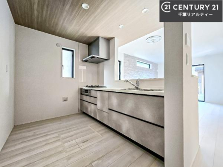 �L�b�`�� ��l�C�̑Ζʎ��V�X�e���L�b�`�����̗p���Ă��܂��I���Ƒ��̃R�~���j�P�[�V���������R�Ƒ�����݌v�ł��B
���q�l�ɂ��ڂ��͂��̂Ŋ������ł��ˁB�L�X�g���ĉ��K�ɍ�Ƃ��i�݂܂��B