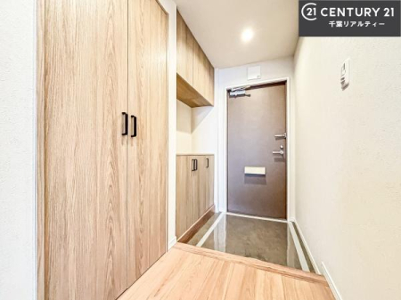 ���� �V���[�Y�{�b�N�X�t���Ȃ̂ŁA���ւ��Еt�����|�������₷���ł��I
�X�b�L���������ւŌ˂��J�����u�ԁA�������̂���S�n������Ԃ��o�}���Ă���܂��B