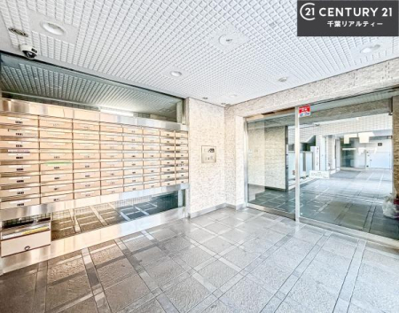 �G���g�����X ��؂Ȃ��q�l���}����G���g�����X�́A�z���ɕ�܂ꂽ�S�n�悢��ԁB
�Z�܂����̌ւ������������A�㎿�ȘȂ܂��ł��B