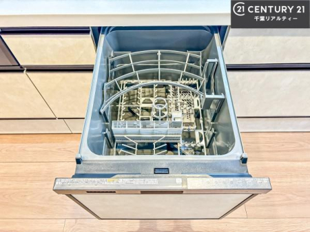 �L�b�`�� �H��@�t���̃L�b�`���ł��I�Z���������r��h�~�Ƃ��đ�ϊ��􂷂�֗��Ȏd�l�ł��I�r���g�C���Ȃ̂ŃL�b�`���̏ꏊ����炸�����X�y�[�X���L���g�����Ƃ��o���܂��I