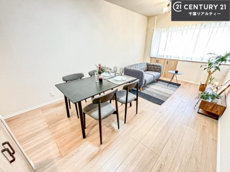 ���r���O �S�n�ǂ����r���O�͉Ƒ������R�ƏW�܂�܂��B�Ƒ��c�R�̎��Ԃ����������ł��B���Ƒ��ƁA����w�[���������Ԃ��߂��������ł��ˁB