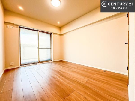 �m�� �o���R�j�[�ɖʂ��Ă���m���ł��B���邭�����肪����A���C����������ł��܂��I���N���āA�O�ɏo�Ĕw�L�т����[�ċz�����ǂ������}������邱�Ƃ��ł��܂��B