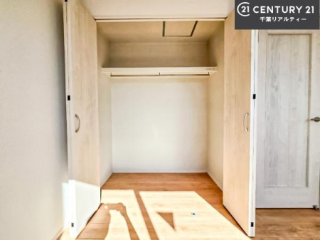 ���[ �����Ղ�̎��[�X�y�[�X�ŁA��炵���������萮���Z�܂��B�Ƒ��̉ו������ꂢ�ɕЕt���A���������K�ɉ߂����܂��B