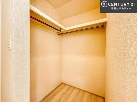 ���[ �E�H�[�N�C���N���[�[�b�g�t���ł��B��������̂��m���Ȃǂ����[���Ă��������ł��ˁI���ɂ���@�������ȂǋG�ߕ��̑傫�ȉƓd�����[�ł��܂��B