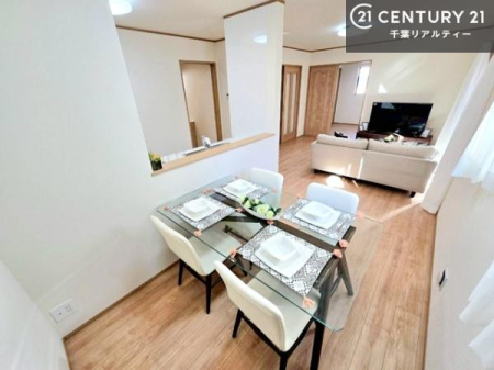 ���r���O ��؂ȉƑ����W�܂邩�炱��LDK�ɂ͂�����肽���B
�q�����������C�ɏ΂��Ȃ��瑖�����Ă���p�����������u�L���Ƃɂ��ėǂ������v�Ǝv���u�Ԃł��B