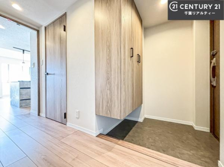 ���� �V���[�Y�{�b�N�X�t���Ȃ̂ŁA���ւ��Еt�����|�������₷���ł��I
�X�b�L���������ւŌ˂��J�����u�ԁA�������̂���S�n������Ԃ��o�}���Ă���܂��B