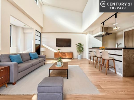 ���r���O �Ƌ��CG�p�[�X�ł��B�J�����̂���L�XLDK�I�\�t�@�[��_�C�j���O�e�[�u����u���Ă������ɂȂ�Ȃ��̂ŉ��K�ɉ߂����܂��I�R�~���j�P�[�V���������₷�����r���O�ł��I