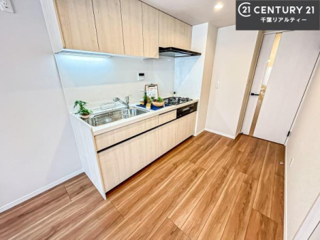 �L�b�`�� ��Ƃ肠�钲���X�y�[�X�ō�Ƃ����₷�����K�ȃL�b�`���ł��I
���q�l�ƈꏏ�ɂ��َq������y���߂�L�X�X�y�[�X�ł��B�y�����������ԂɂȂ肻���ł��ˁI