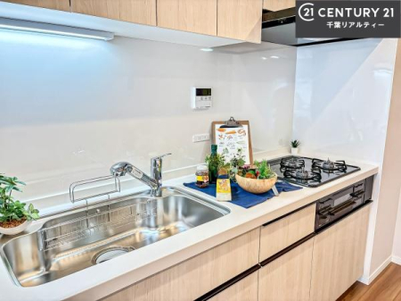 �L�b�`�� ���C�h�ȃV���N�ł��ˁI�������˂ɂ������������₷���Ǝ����y�X�d�l�̃V�X�e���L�b�`���ł��I
�f�U�C�����Ƌ@�\�������˂��L�b�`���Ő�����������܂��ˁI