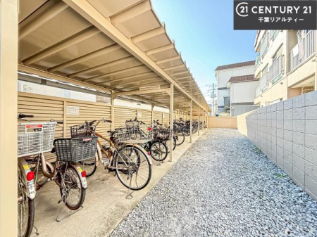 ���̑����p�� ���p�����E���֏�ł��B
���]�Ԃ�����΍s���͈͂��L���肨�o�����ɕ֗��ł��I�󂫏󋵂Ɋւ��Ă͂��C�y�ɂ��₢���킹��������