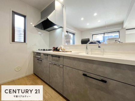 �L�b�`�� ��l�C�̑Ζʎ��V�X�e���L�b�`�����̗p���Ă��܂��I���Ƒ��̃R�~���j�P�[�V���������R�Ƒ�����݌v�ł��B
���q�l�ɂ��ڂ��͂��̂Ŋ������ł��ˁB���[�͂�����܂��I