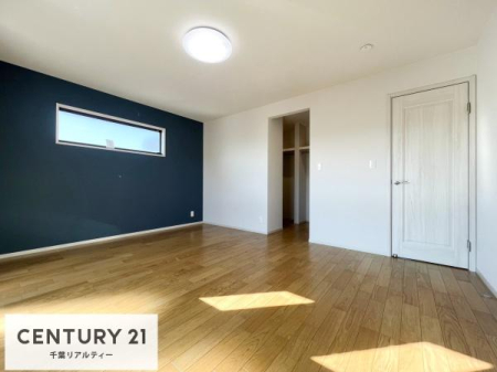 �m�� ���[�X�y�[�X�����Ă��܂��I�������X�b�L�����ڂ��鎖���ł��܂��ˁB
�Ƌ��I�΂Ȃ��V���v���ȃf�U�C���ׁ̈A�Ƌ��I�΂����C�ɓ���̋�ԍ�肪�ł������ł��ˁB
