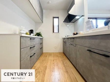 �L�b�`�� ��Ƃ����₷���V�X�e���L�b�`���ł��I���[����������t���Ă���̂ŁA�����X�y�[�X�ɕ���u���Ȃ��čςނ̂ŁA�L�X�g���āA���K�ɍ�Ƃ��ł��܂��I